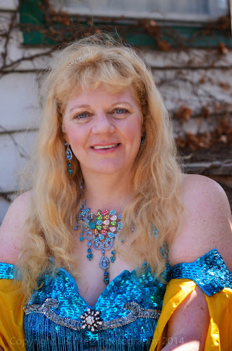 Theresa Arnold Photo 35