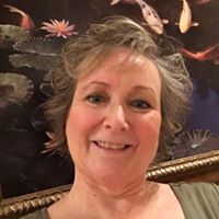 Elizabeth Laughlin Photo 34