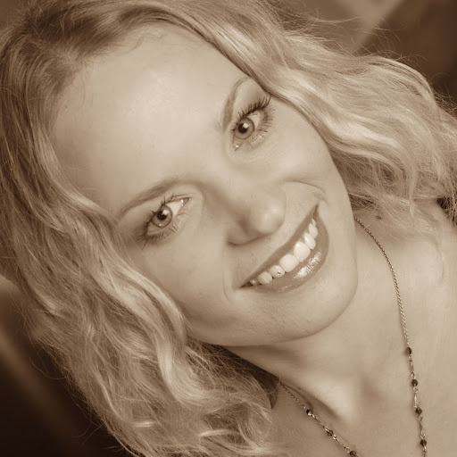 Julia Ludwig Photo 23