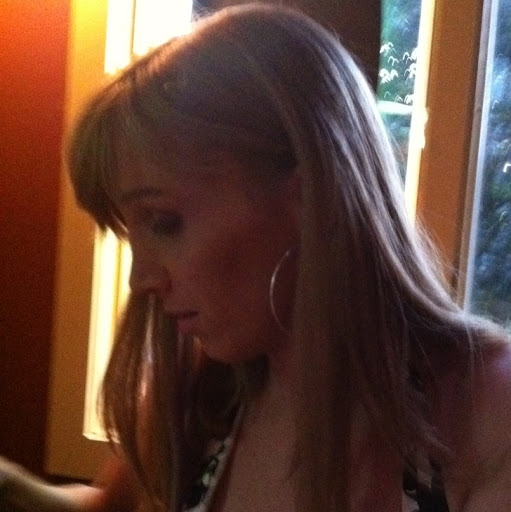 Julia Wilde Photo 29