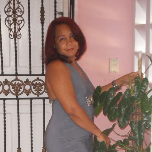 Elsa Gonzales Photo 11