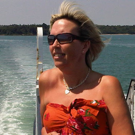 Jane Watts Photo 40