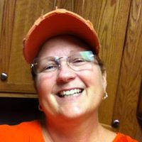 Elizabeth Arnold Photo 56