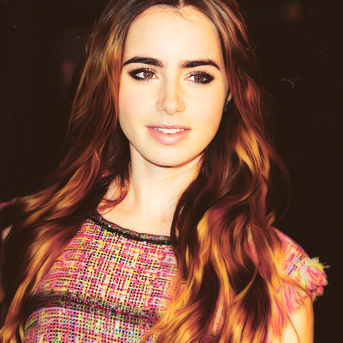 Lily Collins Photo 11