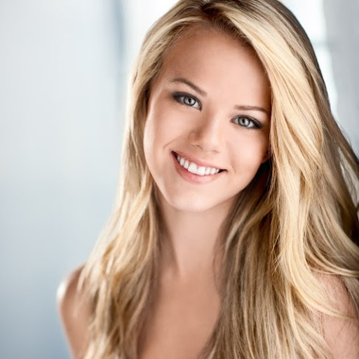 Caroline Ford Photo 14