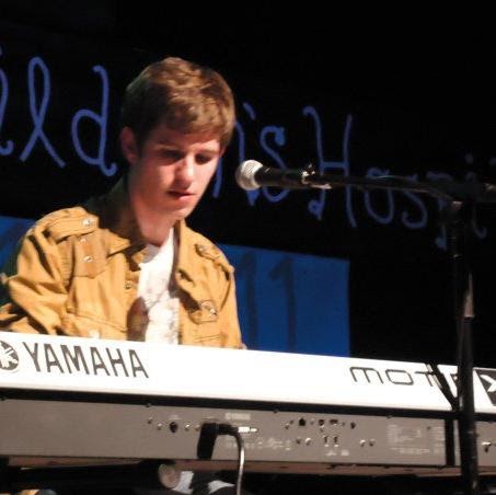 Gabriel Reynolds Photo 6