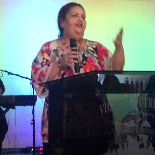 Michelle Cash Photo 17