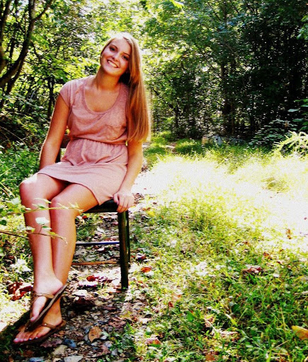 Laura Hill Photo 24