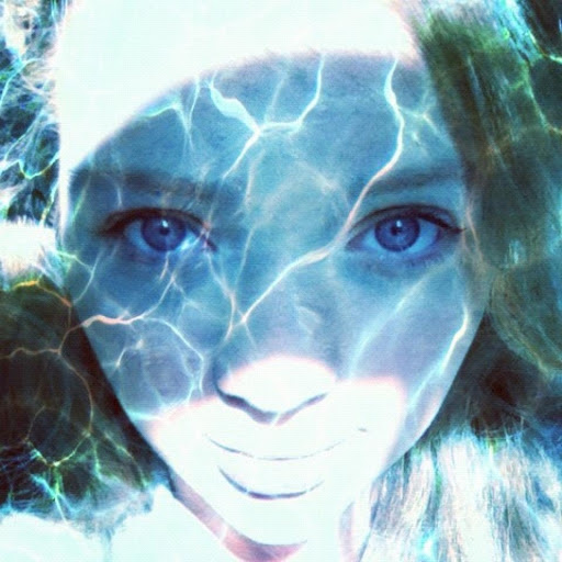 Anna Douglas Photo 41