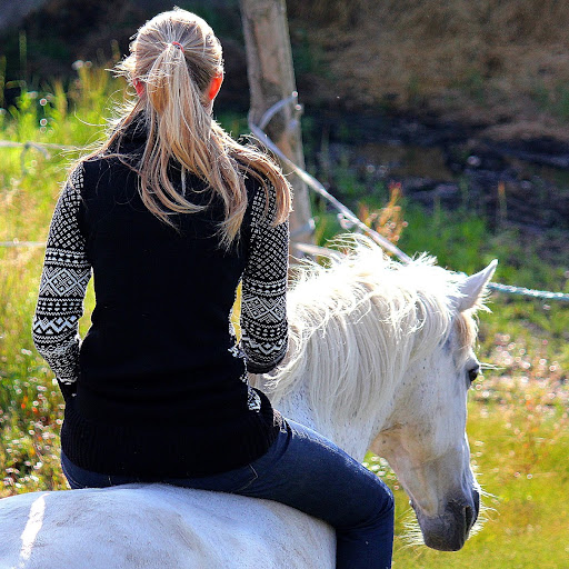Amanda Larsen Photo 35
