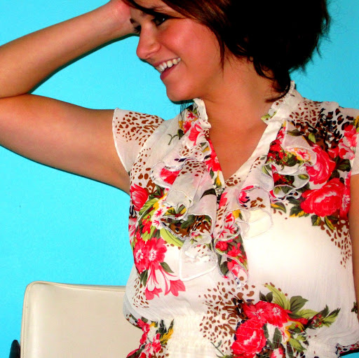 Elizabeth Devries Photo 4