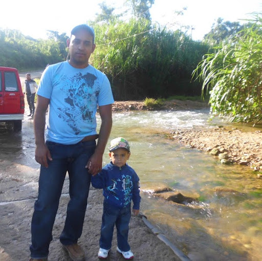 Robert Velasquez Photo 28