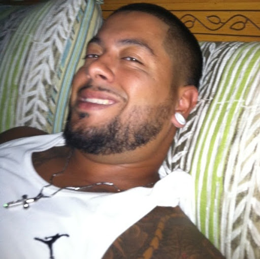 Robert Hernandez Photo 28