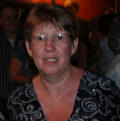Elizabeth Marriott Photo 31