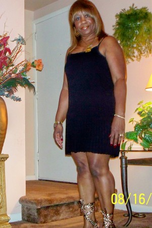 Claudia Hall Photo 24