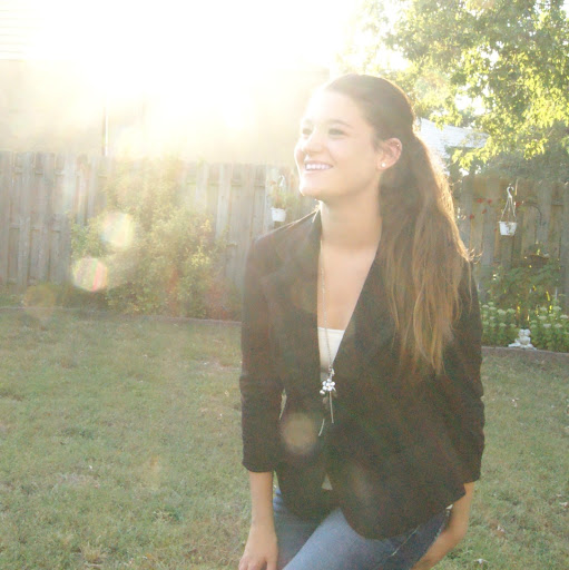 Elizabeth Connor Photo 17