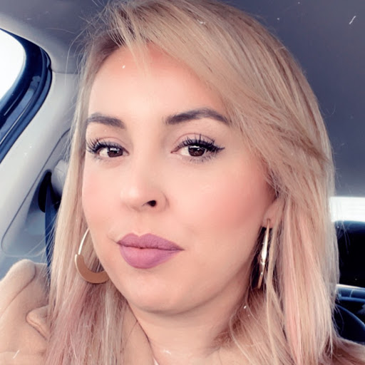 Elia Gonzalez Photo 34