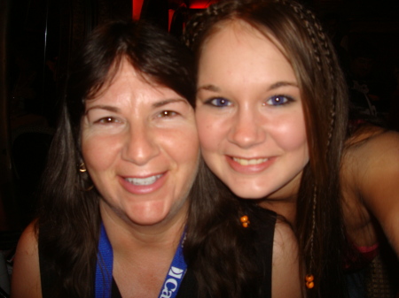 Laura Hall Photo 16
