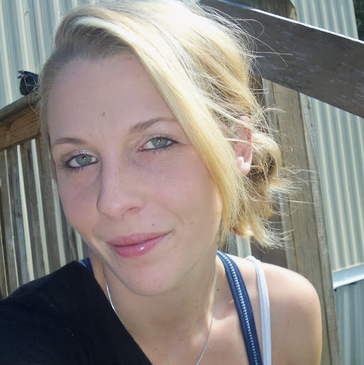 Michelle Ellison Photo 22