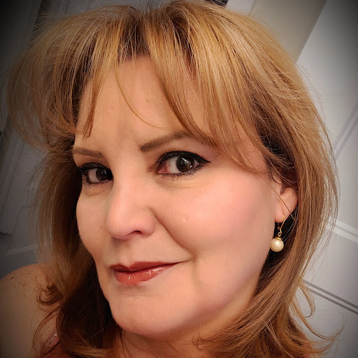 Luz Cardona Photo 6