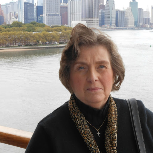 Anne Hunter Photo 15