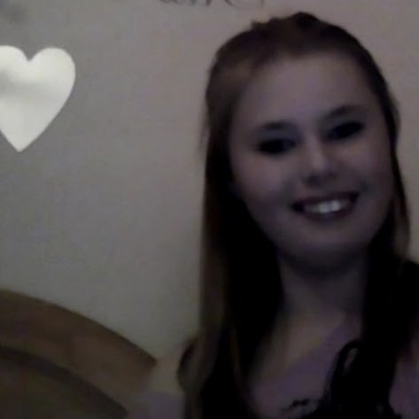 Lucy Cartwright Photo 11
