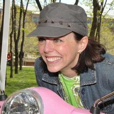 Amy Bond Photo 16