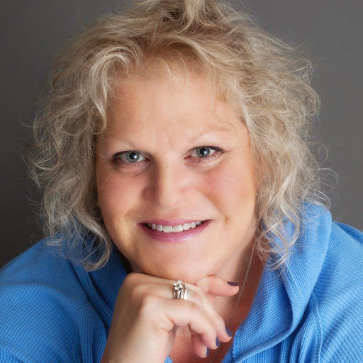Julia Brown Photo 37