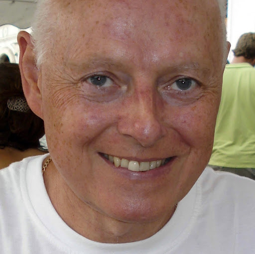 Michael Gee Photo 22