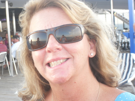 Linda Robertson Photo 17