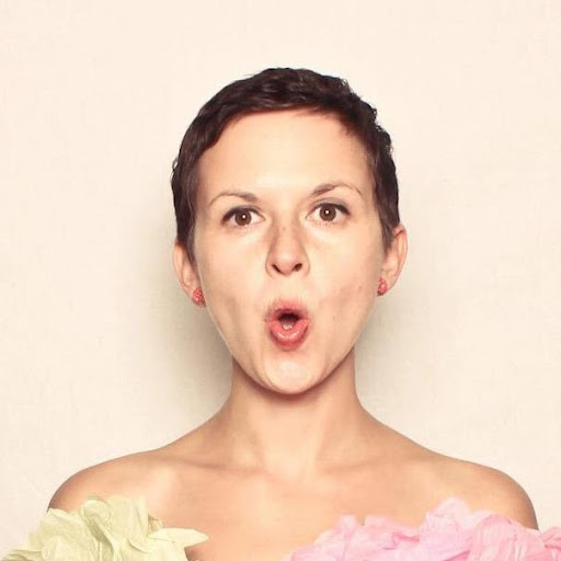 Victoria Pearce Photo 10