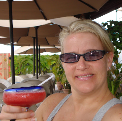 Shelley Hopkins Photo 19