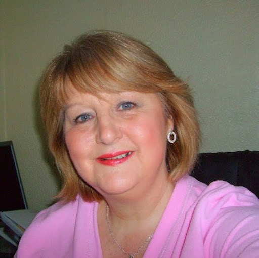 Christine Holmes Photo 17