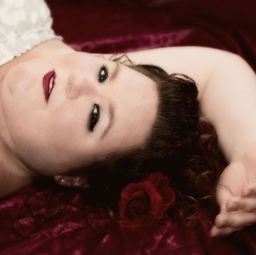 Lisa Llewellyn Photo 15