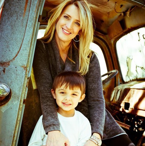 Tracie Thompson Photo 38