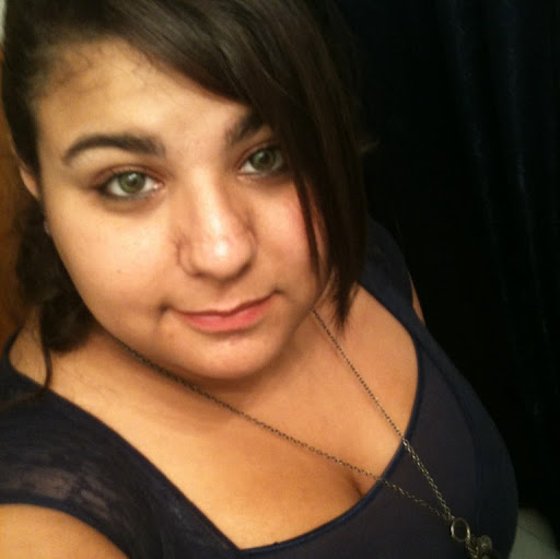 Heather Larson Photo 37