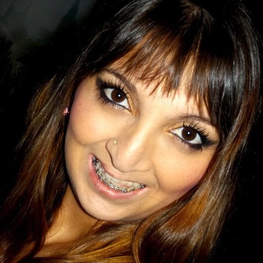 Julie Carvalho Photo 19