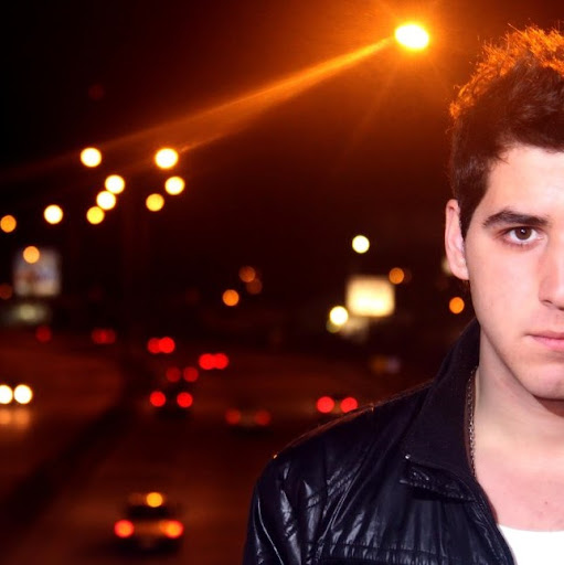 Damian Oliver Photo 12