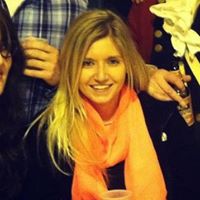 Caroline Stack Photo 7