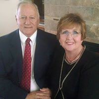 Lynn Elliott Photo 29