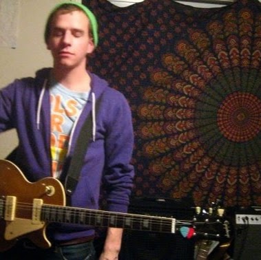 Joseph Quinn Photo 33