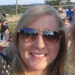 Jennifer Hollowell Photo 4