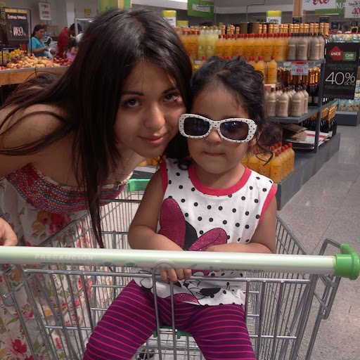 Elizabeth Urbina Photo 13