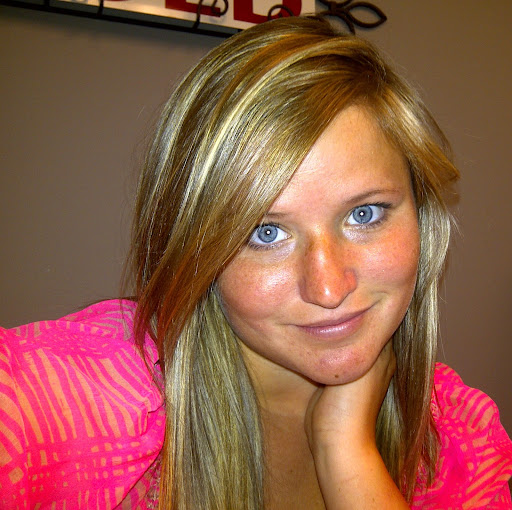 Holly Welch Photo 9