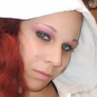 Laura Devries Photo 8