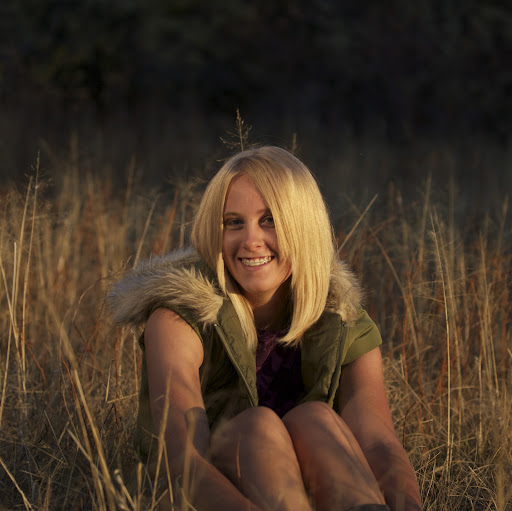 Emily Johnson Photo 39