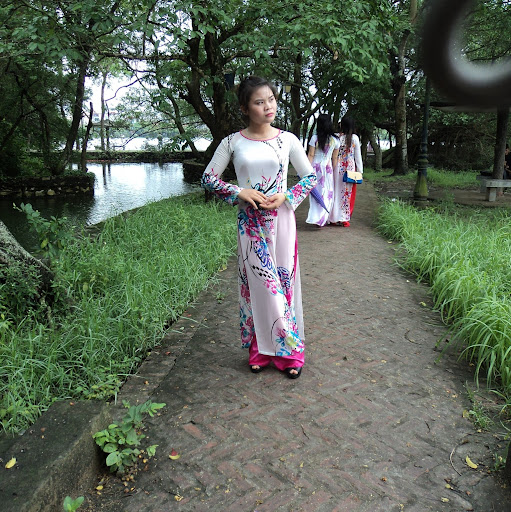 Lan Dinh Photo 10
