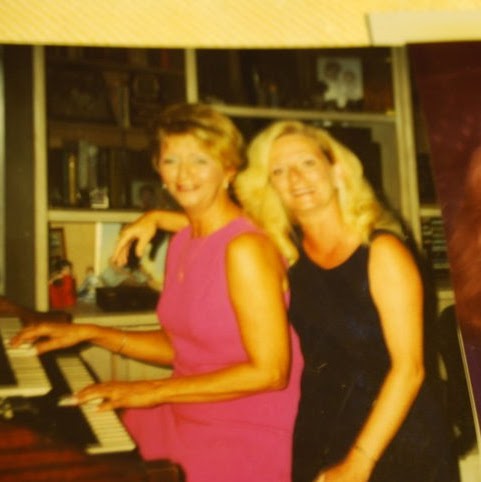 Carolyn Hale Photo 7
