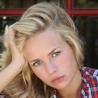 Claire Montgomery Photo 22