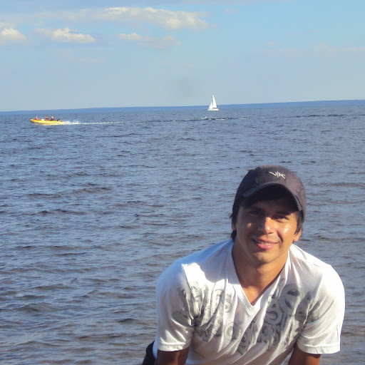 Emanuel Paredes Photo 4